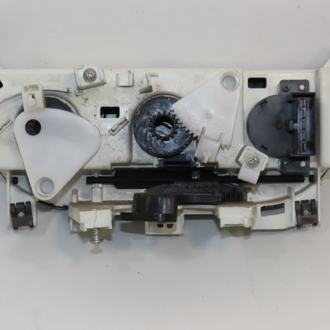 Commande de chauffage occasion FIAT DOBLO I Phase 2 01-2006->12-2009 1.3 DT 75ch 46723236 2