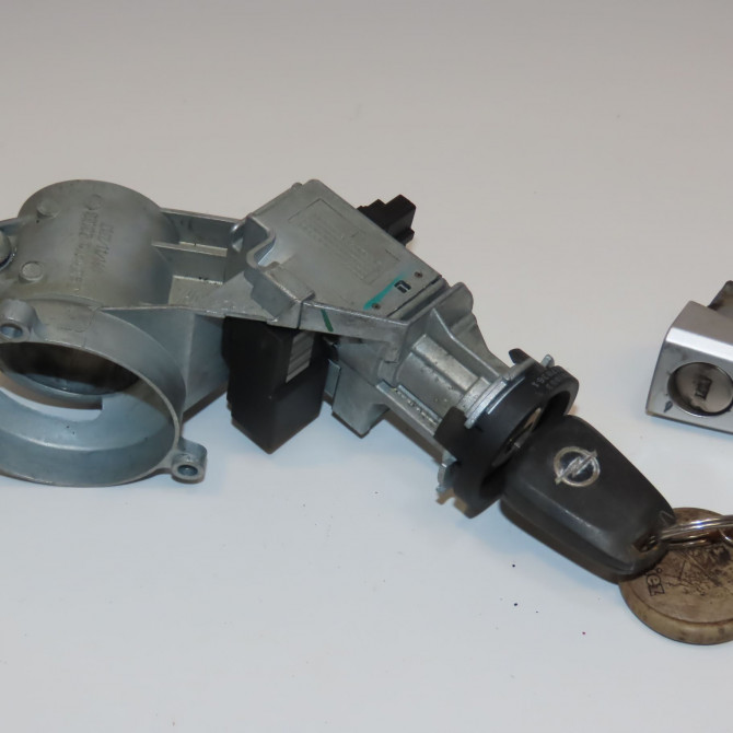 Kit serrures + antivol occasion OPEL CORSA IV Phase 2 01-2011->03-2015 1.2i 85ch 1