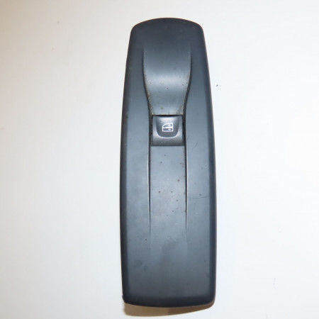 <span class="tt">Commande lève-glace porte avant droite occasion  </span><span class="designation"> </span>