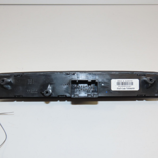 Bouton de warning occasion FIAT PUNTO III Phase 1 01-2012->... 1.2i 69ch 735501373 2