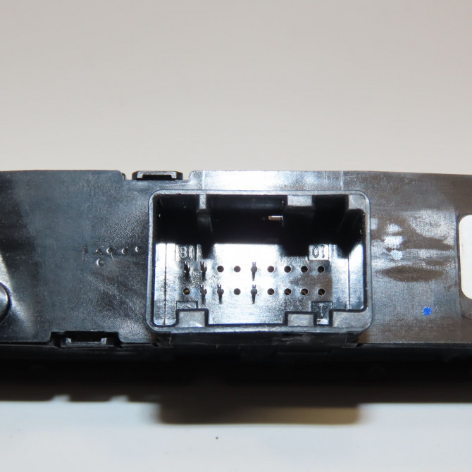 Bouton de warning occasion FIAT PUNTO III Phase 1 01-2012->... 1.2i 69ch 735501373 3