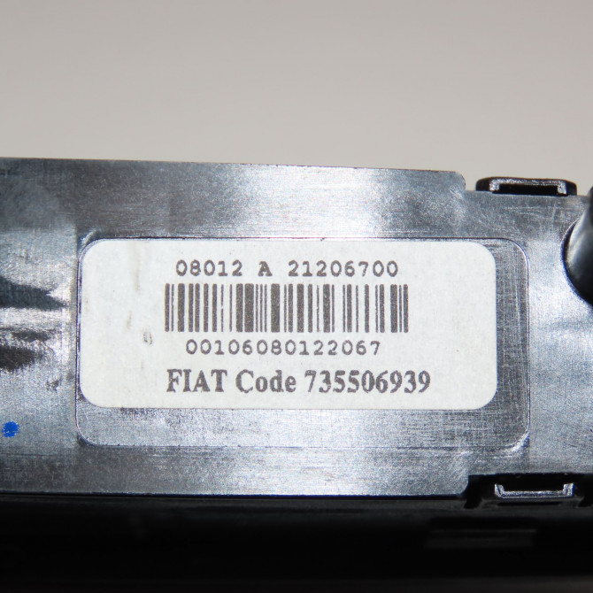 Bouton de warning occasion FIAT PUNTO III Phase 1 01-2012->... 1.2i 69ch 735501373 4