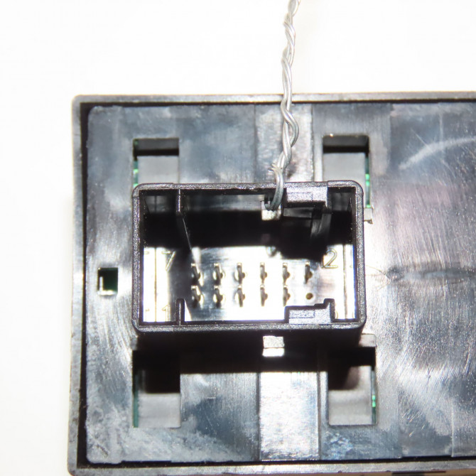 Commande lève-glace porte avant gauche occasion FIAT PUNTO III Phase 1 01-2012->... 1.2i 69ch 735500051 3