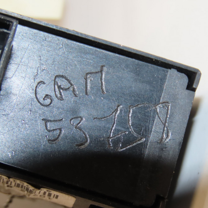 Commande leve-glace porte arrière gauche occasion FIAT PUNTO III Phase 1 01-2012->... 1.2i 69ch 735500083 3