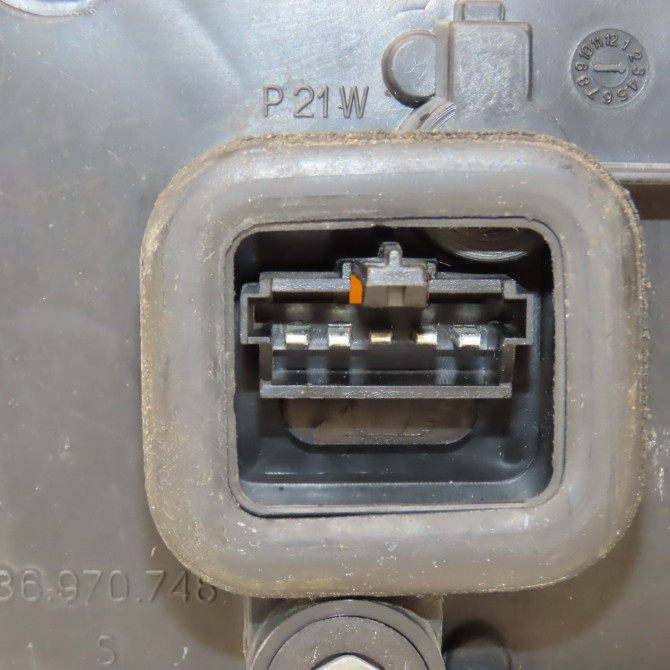 Feu arrière gauche occasion RENAULT TWINGO I Phase 3 08-2000->06-2007 1.2i 16v 7700426319 3