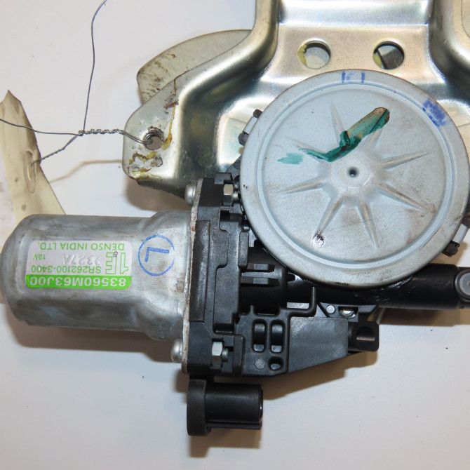 Mecanisme + moteur lève-glace avant droit occasion NISSAN PIXO Phase 1 05-2009->... 1.0i 12v 68ch 807004A01B 2