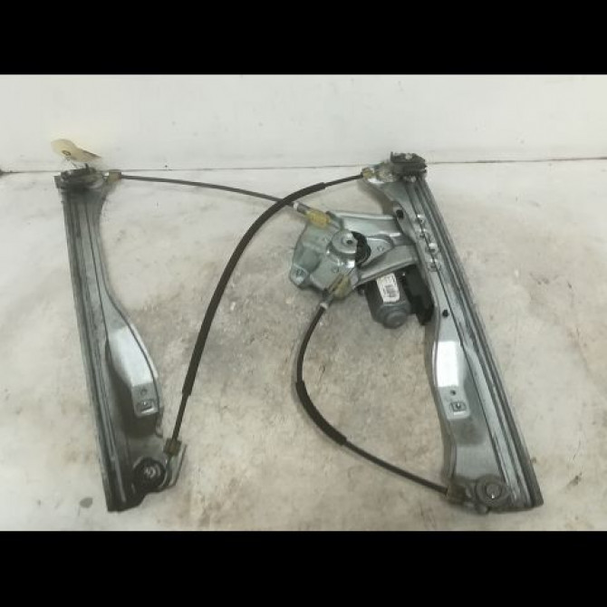 Mecanisme + moteur lève-glace avant droit occasion RENAULT CLIO III Phase 1 09-2005->03-2009 1.5 DCI 85ch 8200843597 2