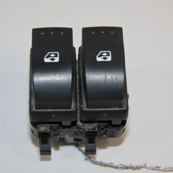 Commande lève-glace porte avant gauche occasion RENAULT MEGANE II Phase 2 01-2006->06-2009 2.0i 225ch 8200315042 1