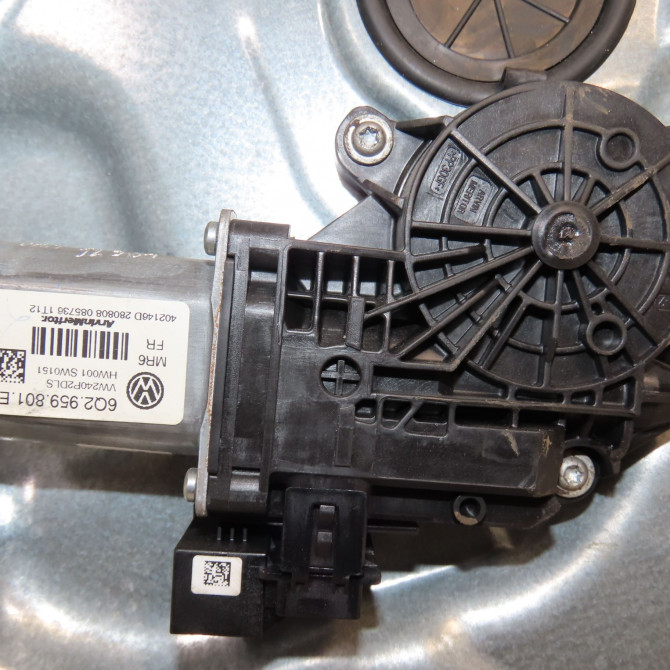 Mecanisme + moteur lève-glace avant droit occasion VOLKSWAGEN POLO IV Phase 2 05-2005->09-2009 1.2 60ch 6Q3837462J 3