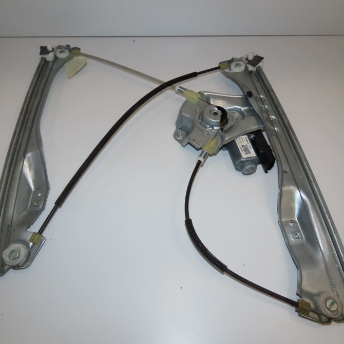 Mecanisme + moteur lève-glace avant droit occasion RENAULT CLIO III phase 2 ESTATE 03-2009->12-2014 8200843597 2