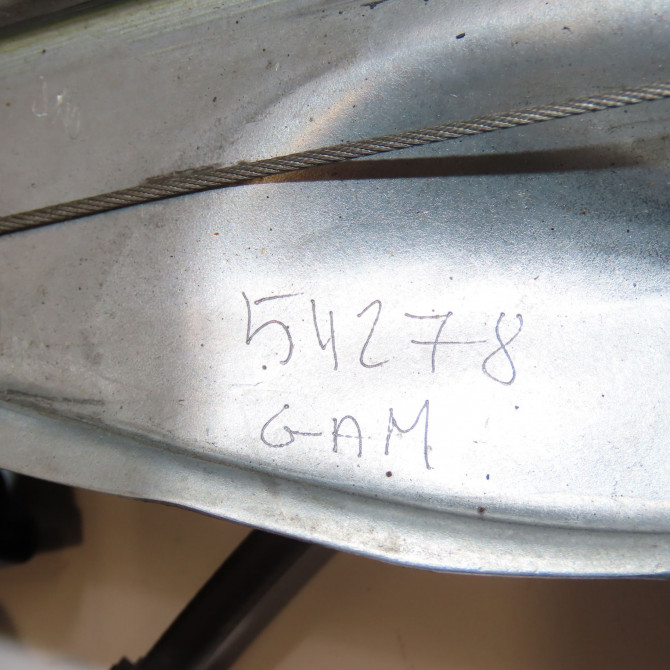 Mecanisme + moteur lève-glace avant droit occasion RENAULT CLIO III phase 2 ESTATE 03-2009->12-2014 8200843597 8