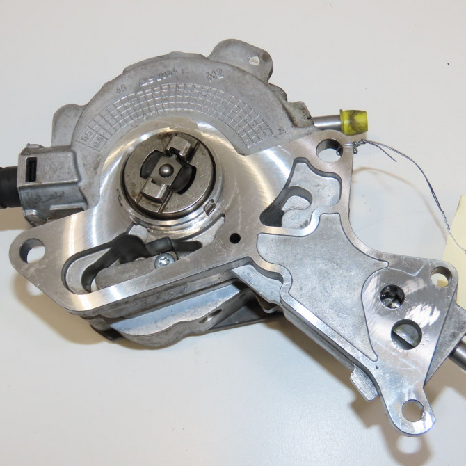 Pompe a vide occasion VOLKSWAGEN GOLF V Phase 1 11-2003->10-2008 1.9 TDI 105ch 2