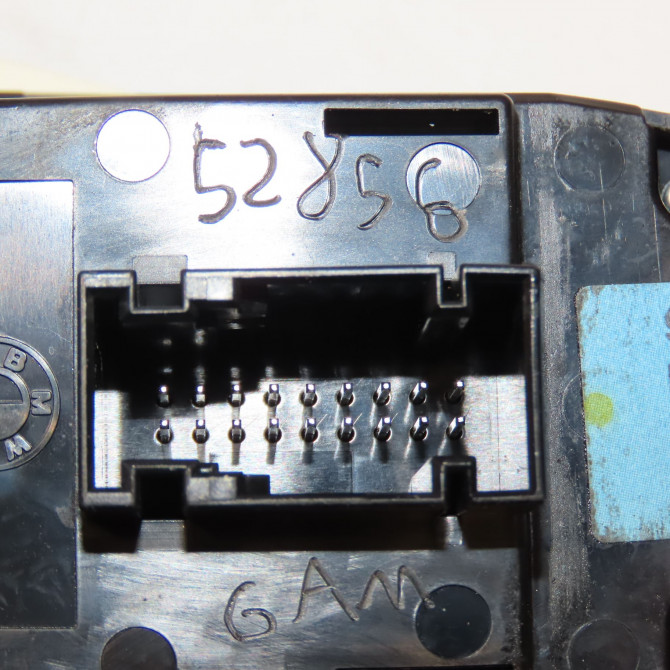 Commande lève-glace porte avant gauche occasion B.M.W. SERIE 1 I Phase 1 01-2007->07-2011 118d 143ch 3