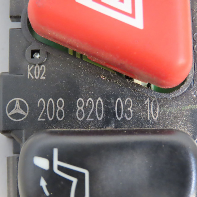Bouton de warning occasion MERCEDES CLASSE CLK I 2088200410 3