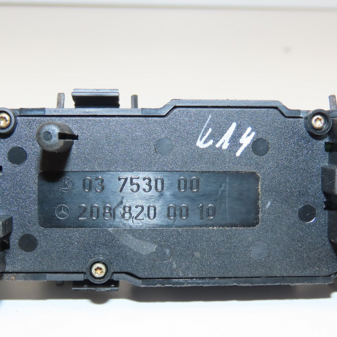 Commande lève-glace porte avant gauche occasion MERCEDES CLASSE CLK I 3