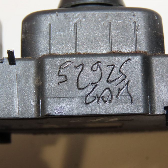 Commande lève-glace porte avant gauche occasion MERCEDES CLASSE CLK I 4