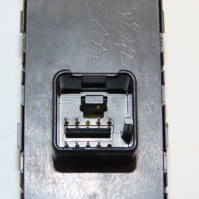 Commande lève-glace porte avant gauche occasion VOLKSWAGEN TOURAN II Phase 1 09-2010->12-2015 5K4959857AXSH 3