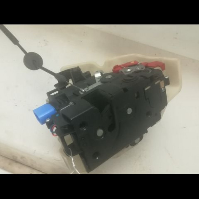 Serrure porte ard occasion VOLKSWAGEN JETTA III Phase 1 09-2005->12-2010 1.9 TDI 105ch 7L0839016D 2