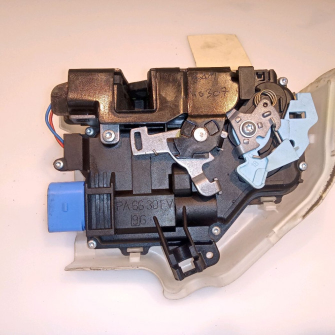 Serrure porte avg occasion VOLKSWAGEN GOLF PLUS Phase 1 04-1995->04-1999 1.6 TDI 105ch 3D1837015AP 2