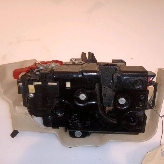 Serrure porte avg occasion VOLKSWAGEN TOURAN I Phase 2 11-2006->09-2010 1.9 TDI 105ch 3D1837015AP 1
