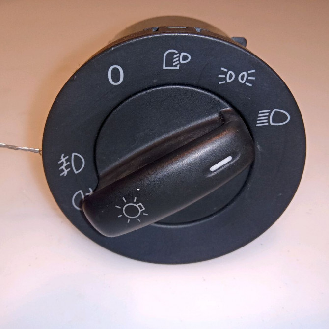 Interrupteur commande de phares occasion VOLKSWAGEN GOLF V Phase 1 11-2003->10-2008 1.9 TDI 105ch 3C8941431AXSH 1