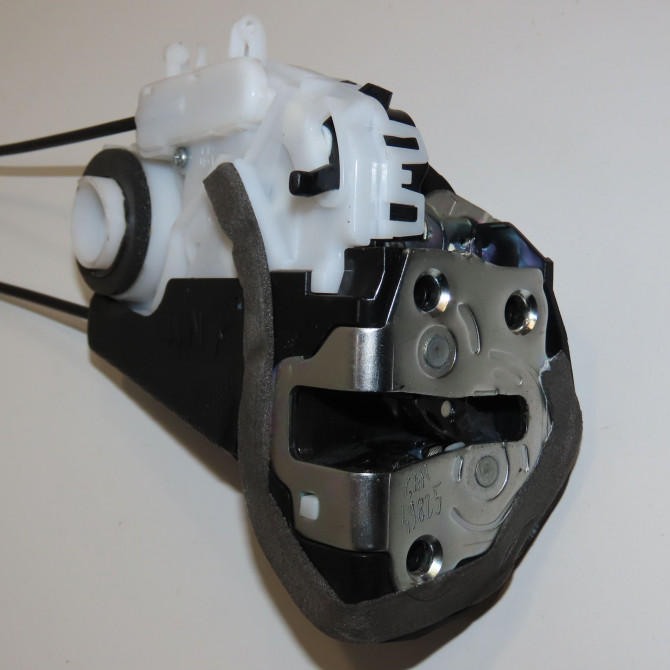 Serrure porte arg occasion TOYOTA YARIS III Phase 2 06-2014->... 1.5 100ch 690600D320 2