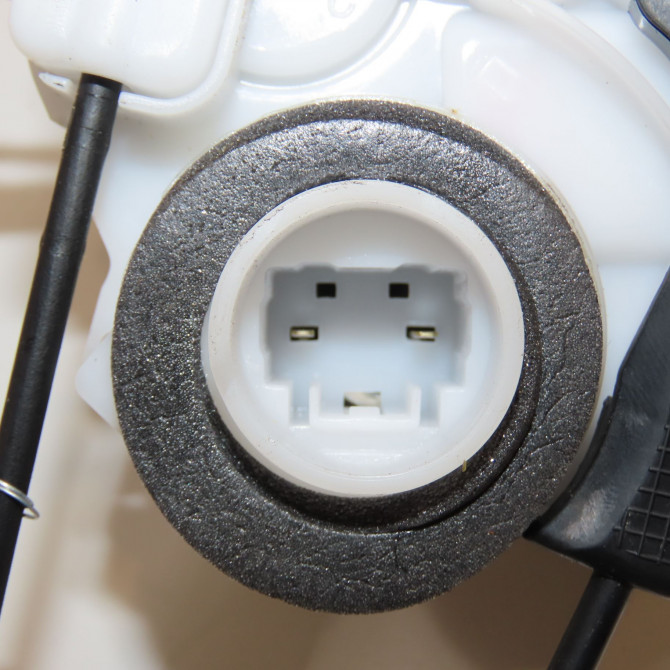 Serrure porte arg occasion TOYOTA YARIS III Phase 2 06-2014->... 1.5 100ch 690600D320 5