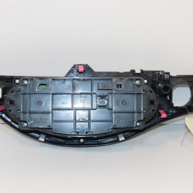 Commande de chauffage occasion TOYOTA YARIS III Phase 1 04-1995->04-1999 1.5 HYBRID 100ch 559000D810C3 2