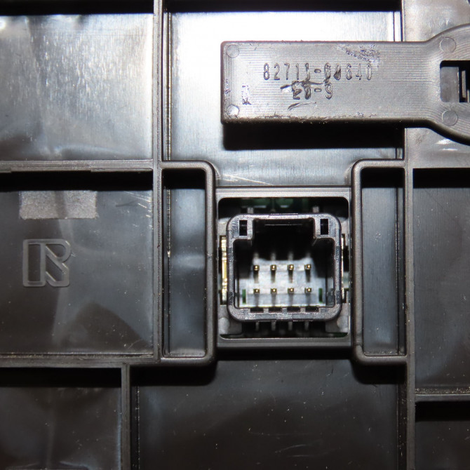 Commande de chauffage occasion TOYOTA YARIS III Phase 1 04-1995->04-1999 1.5 HYBRID 100ch 559000D810C3 3