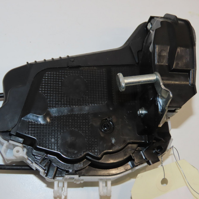 Serrure porte arg occasion TOYOTA YARIS III Phase 1 04-1995->04-1999 1.5 HYBRID 100ch 690600D320 2