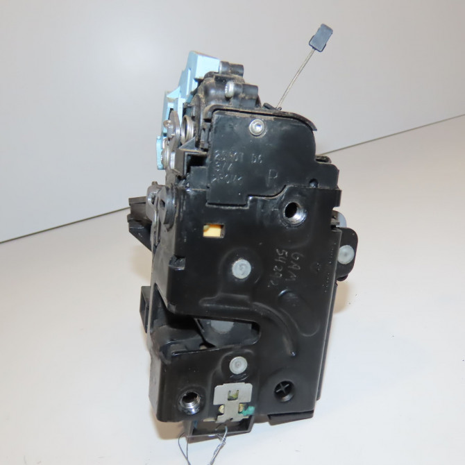 Serrure porte ard occasion VOLKSWAGEN TOURAN II Phase 1 09-2010->12-2015 7L0839016D 1