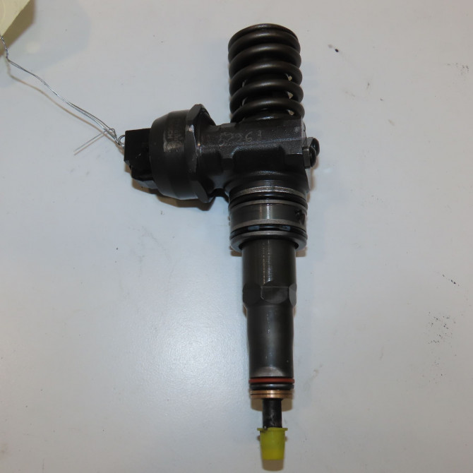 Injecteur occasion VOLKSWAGEN GOLF V Phase 1 11-2003->10-2008 1.9 TDI 105ch 38130073AG 1