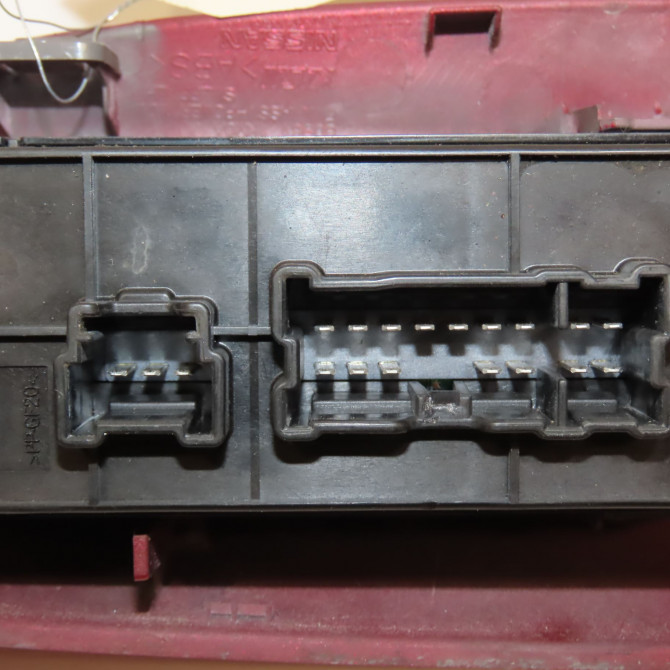 Commande lève-glace porte avant gauche occasion NISSAN JUKE Phase 1 09-2010->... 1.5 DCI 110ch 254011KA0D 3