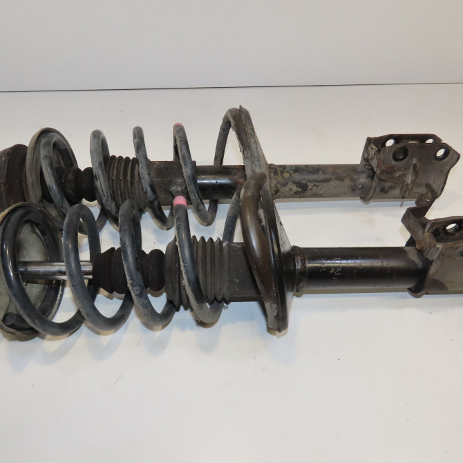 Amortisseur avant droit occasion DACIA SANDERO I Phase 1 06-2008->10-2012 1.5 DCI 75ch 8200647862 1