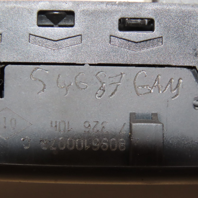 Commande lève-glace porte avant gauche occasion RENAULT LAGUNA III Phase 1 10-2007->10-2010 2.0 DCI 130ch 809610007R 5