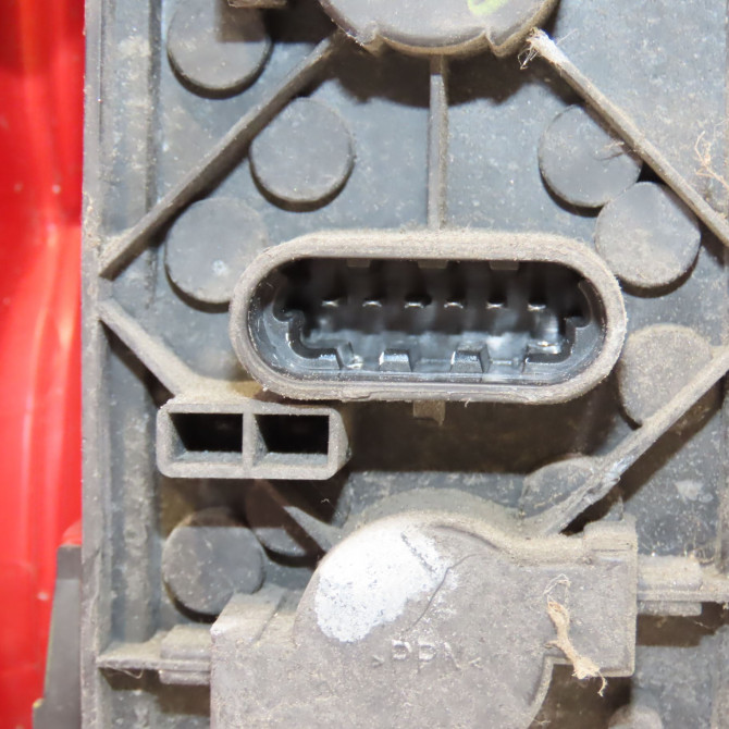 Feu arrière droit occasion MERCEDES CLASSE ML I 8200886946 3