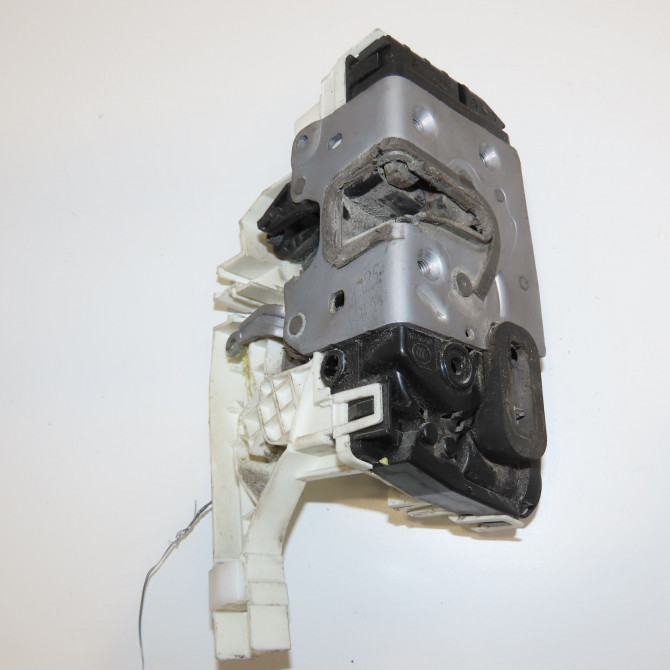 Serrure porte coulissante d occasion MERCEDES SPRINTER II Phase 1 06-2006->... 311 CDI 109ch 9067302000 1