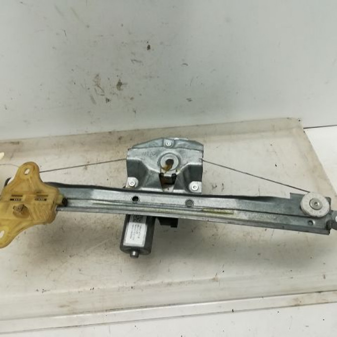 Mecanisme+moteur leve-glace ard occasion RENAULT CAPTUR Phase 1 02-2013->... 1.2i 118 16V 827009380R 1