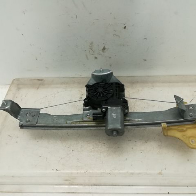 Mecanisme+moteur leve-glace ard occasion RENAULT CAPTUR Phase 1 02-2013->... 1.2i 118 16V 827009380R 2