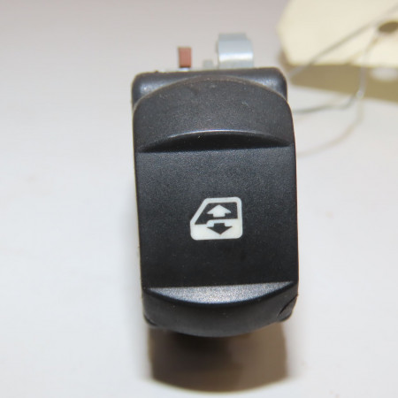 Commande lève-glace porte avant droite occasion RENAULT CLIO III Phase 2 03-2009->12-2014 1.5 DCI 75ch 8200108266