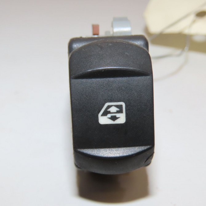 Commande lève-glace porte avant droite occasion RENAULT CLIO III Phase 2 03-2009->12-2014 1.5 DCI 75ch 8200108266 1