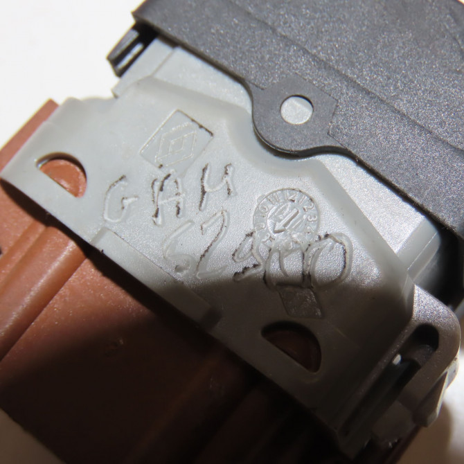 Commande lève-glace porte avant droite occasion RENAULT CLIO III Phase 2 03-2009->12-2014 1.5 DCI 75ch 8200108266 4