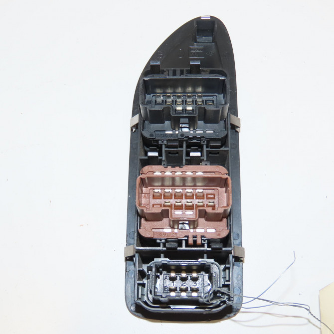 Commande lève-glace porte avant gauche occasion RENAULT LAGUNA II Phase 2 03-2005->09-2007 2.2 DCI 150ch 8200015089 2