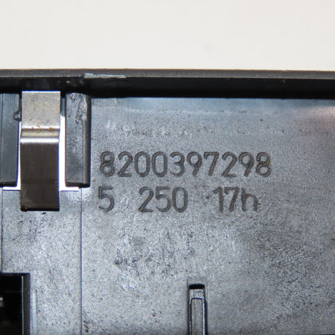 Commande lève-glace porte avant gauche occasion RENAULT LAGUNA II Phase 2 03-2005->09-2007 2.2 DCI 150ch 8200015089 3