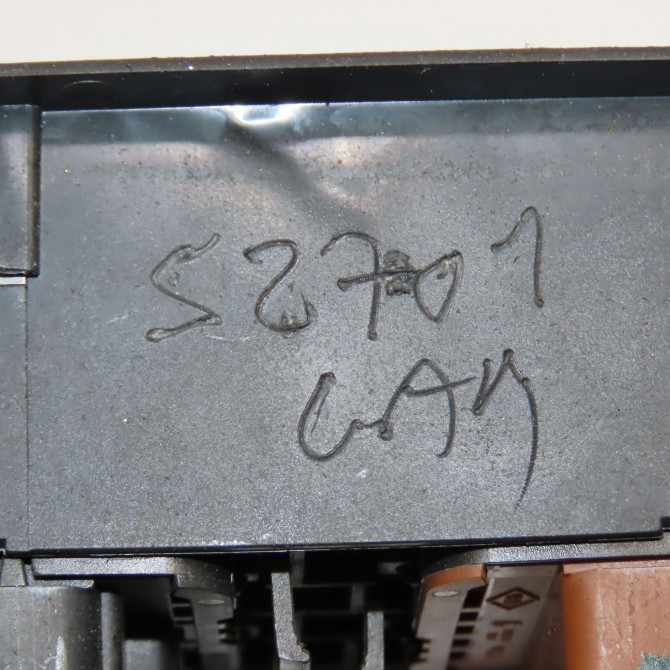 Commande lève-glace porte avant gauche occasion RENAULT LAGUNA II Phase 2 03-2005->09-2007 2.2 DCI 150ch 8200015089 4