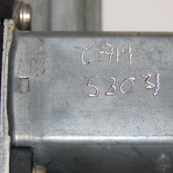 Mecanisme+moteur leve-glace ard occasion RENAULT CAPTUR Phase 1 02-2013->... 0.9 90 ch 827009380R 7