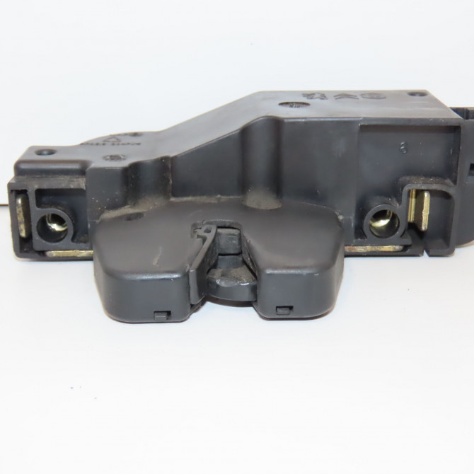 Serrure coffre arrière occasion PEUGEOT 407 Phase 1 04-2004->07-2008 1.6 HDI 16v 2