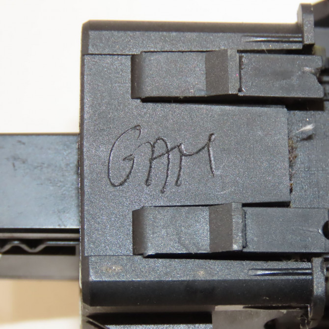 Interrupteur commande de frein a main occasion PEUGEOT 5008 I Phase 1 11-2009->12-2013 1.6 HDI 112ch 4