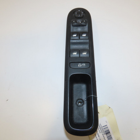 Commande lève-glace porte avant gauche occasion PEUGEOT 5008 I Phase 1 11-2009->12-2013 1.6 HDI 112ch 6490X5