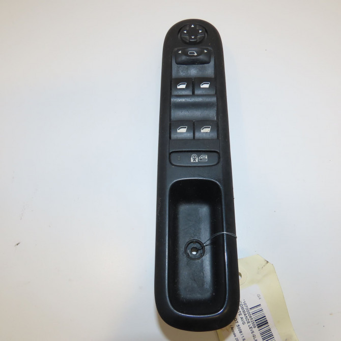 Commande lève-glace porte avant gauche occasion PEUGEOT 5008 I Phase 1 11-2009->12-2013 1.6 HDI 112ch 6490X5 1
